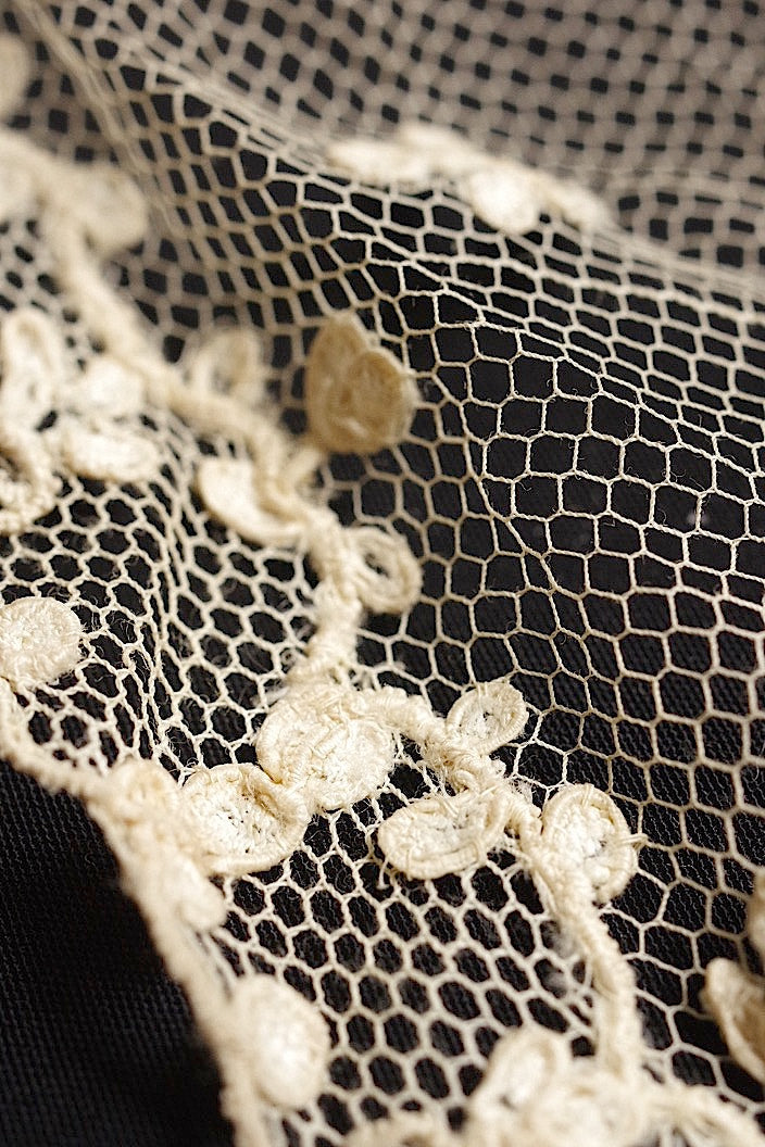 dentelle antique アンティークレース 133cm 109cm .FR a l'epoque
