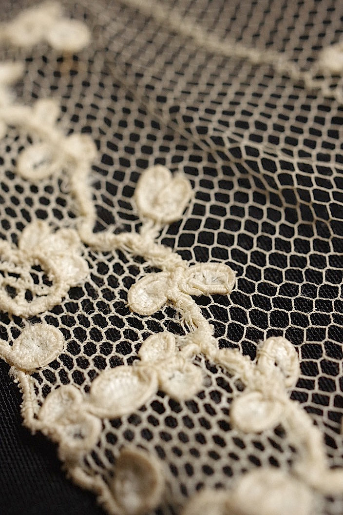 dentelle antique アンティークレース 133cm 109cm .FR a l'epoque