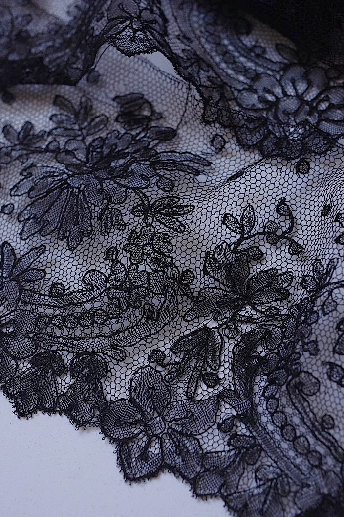 dentelle antique アンティークレース 黒レース シャンティイ ブロンド .FR a l'epoque