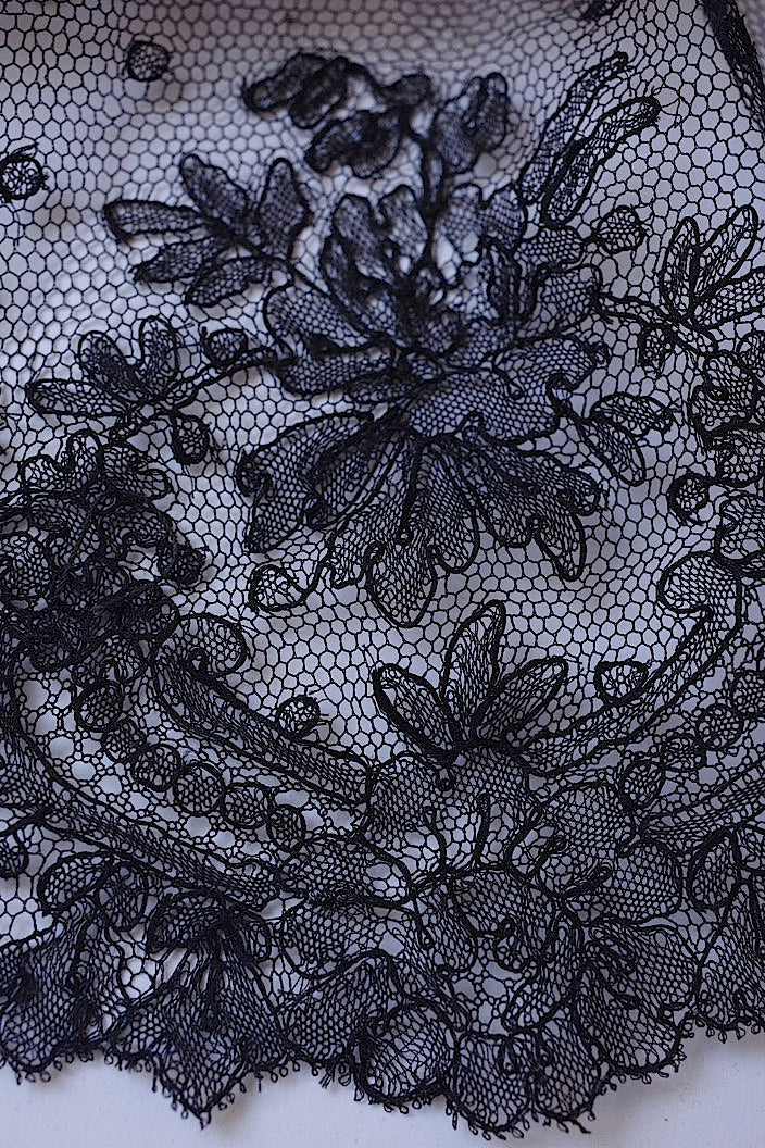 dentelle antique アンティークレース 黒レース シャンティイ ブロンド .FR a l'epoque