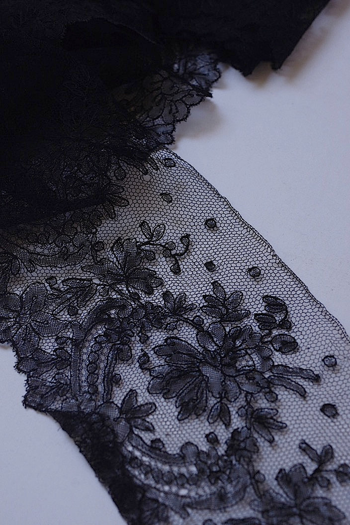 dentelle antique アンティークレース 黒レース シャンティイ ブロンド .FR a l'epoque