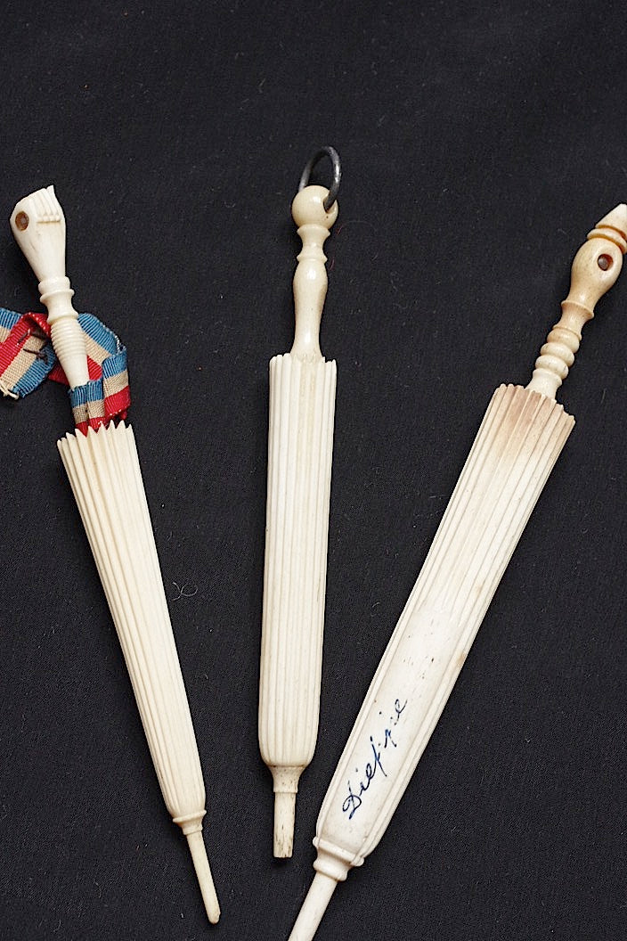 Etui à aiguilles antique アンティーク針入れ 傘 .FR a l'epoque