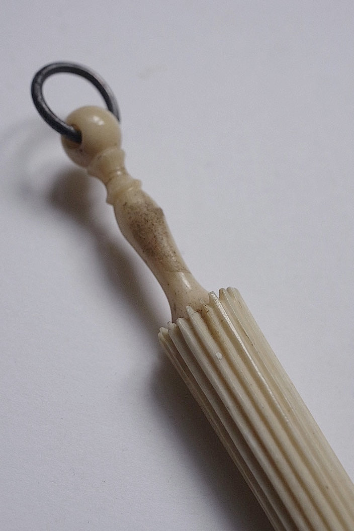 Etui à aiguilles antique アンティーク針入れ 傘 .FR a l'epoque