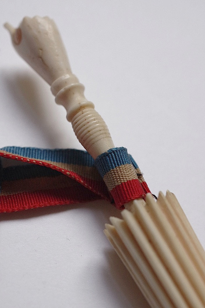 Etui à aiguilles antique アンティーク針入れ 傘 .FR a l'epoque