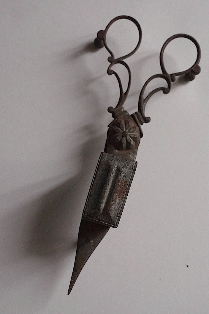 mochett en fer forge antique アンティークハサミ 火消し用 .FR a l'epoque