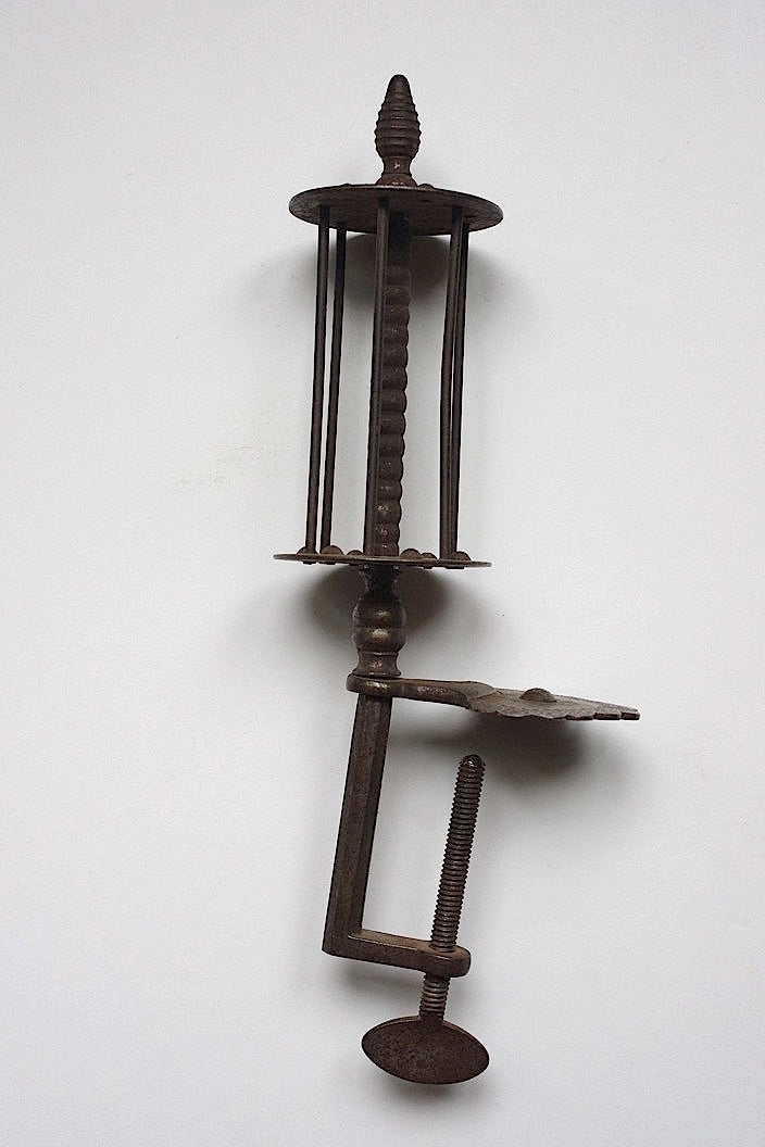 porte-bobine   antique アンティーク糸巻き  .FR a l'epoque