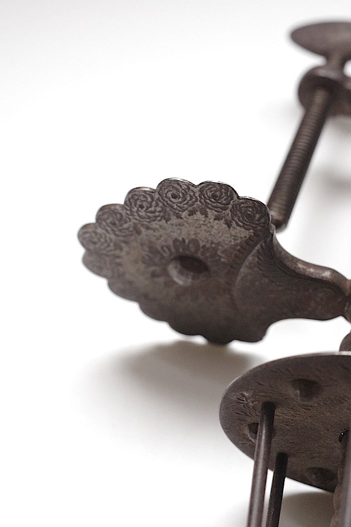 porte-bobine   antique アンティーク糸巻き  .FR a l'epoque