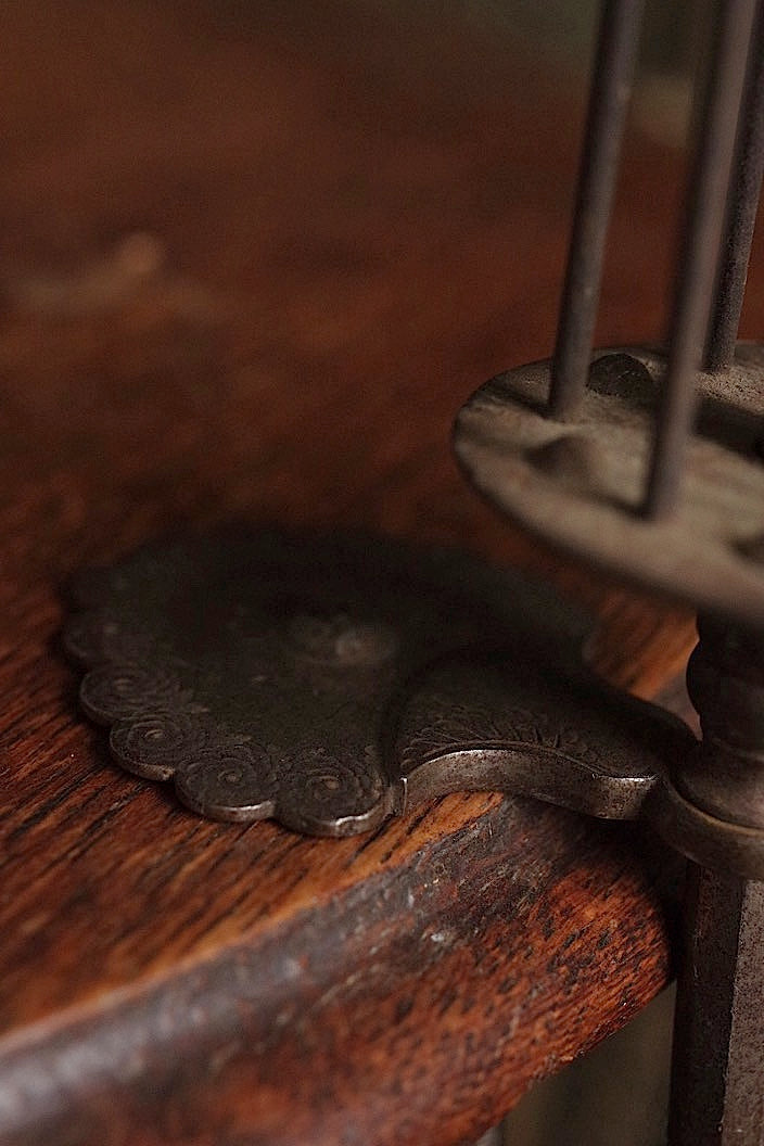 porte-bobine   antique アンティーク糸巻き  .FR a l'epoque