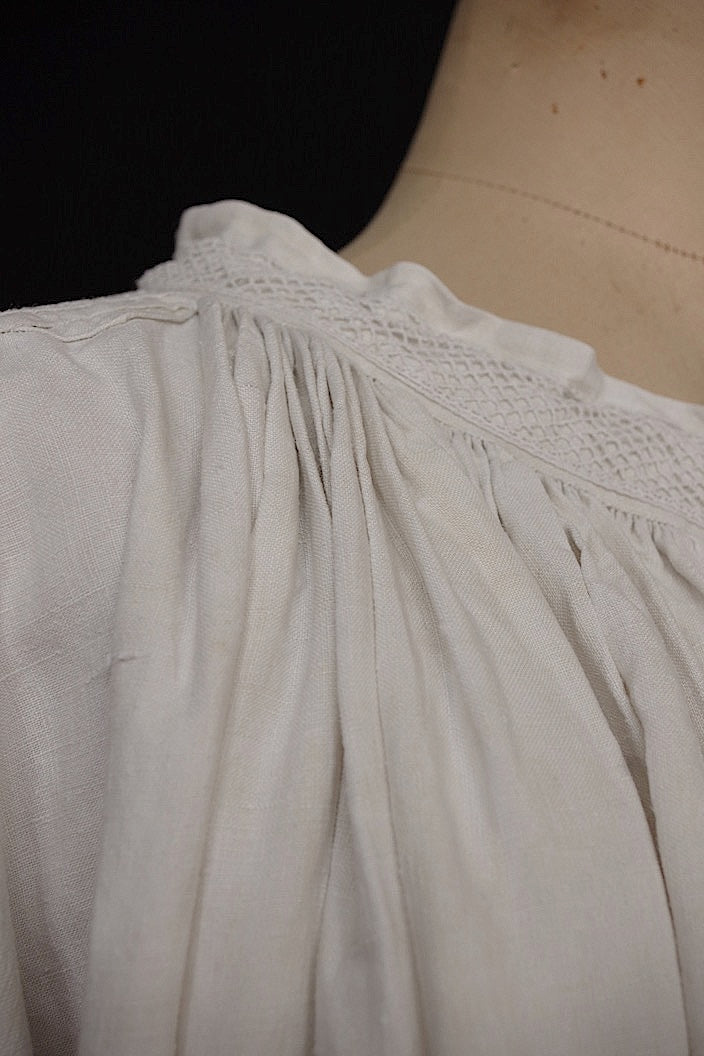 vêtement antique antique church tunic linen fabric aube 1