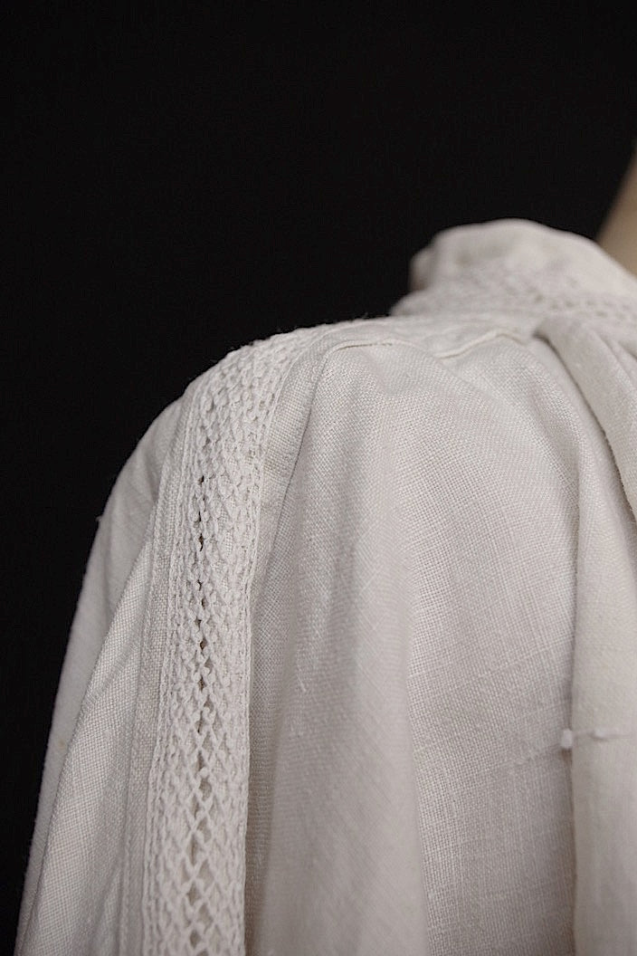 vêtement antique antique church tunic linen fabric aube 1