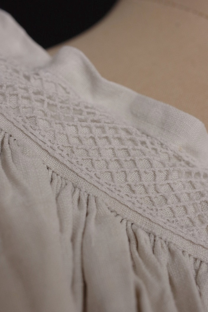 vêtement antique antique church tunic linen fabric aube 1
