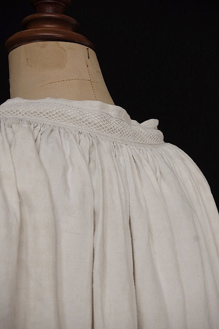 vêtement antique antique church tunic linen fabric aube 1