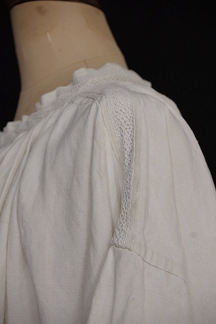 vêtement antique antique church tunic linen fabric aube 1