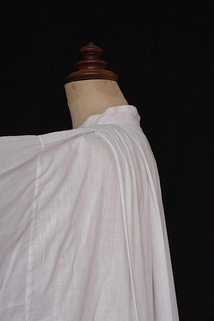 vêtement antique antique church tunic aube4