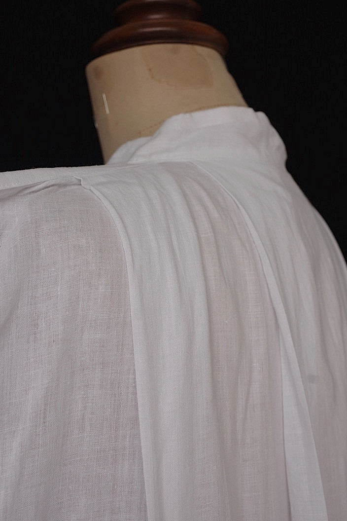 vêtement antique antique church tunic aube4