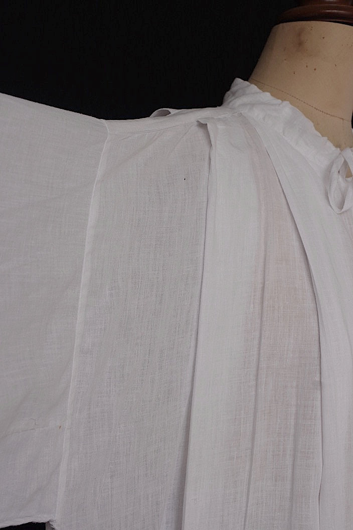 vêtement antique antique church tunic aube4