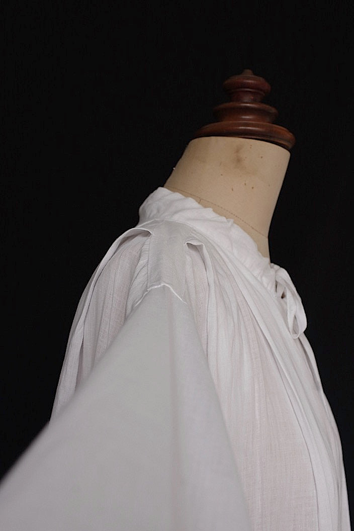 vêtement antique antique church tunic aube4