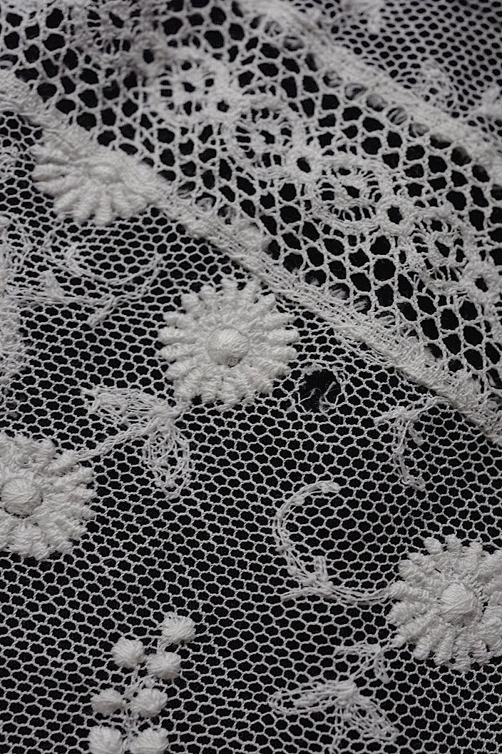 dentelle  antique アンティークレース 刺繍 クロス 縦長 .FR a l'epoque