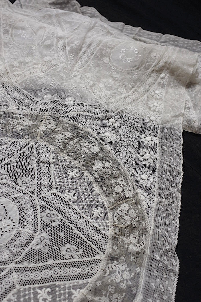 dentelle  antique アンティークレース 刺繍 クロス 縦長 .FR a l'epoque