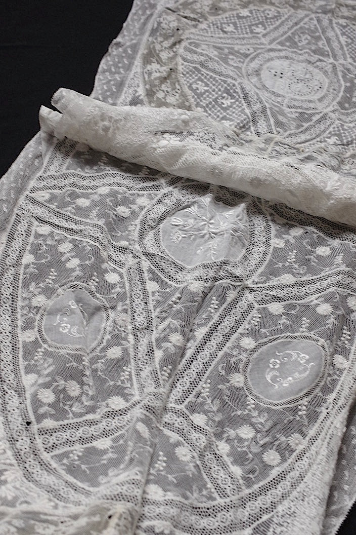 dentelle antique アンティークレース 刺繍 クロス 縦長 .FR a l'epoque