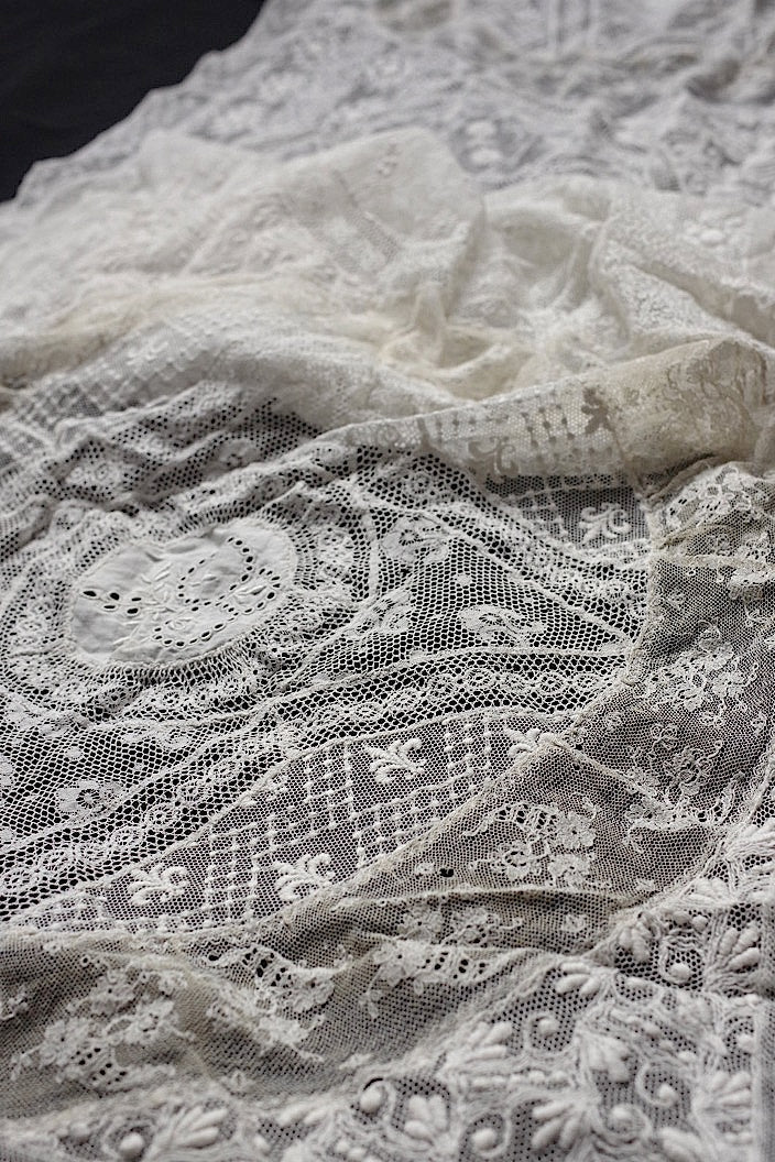 dentelle  antique アンティークレース 刺繍 クロス 縦長 .FR a l'epoque
