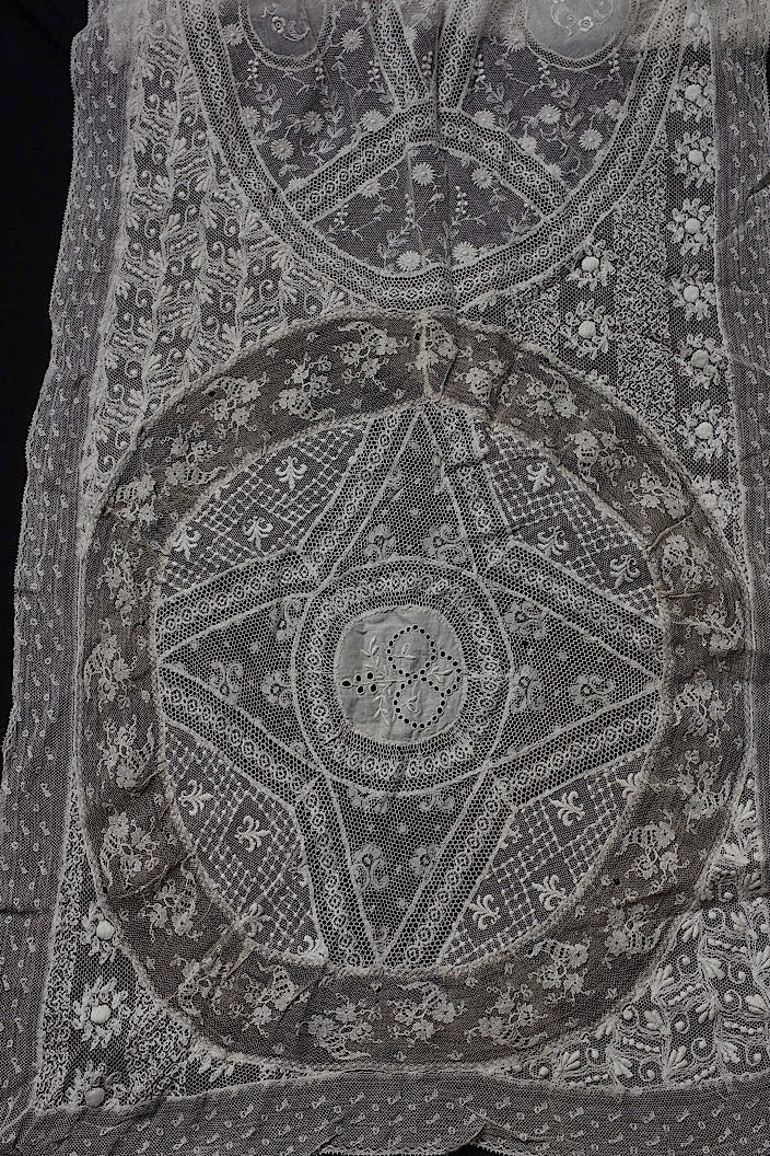 dentelle  antique アンティークレース 刺繍 クロス 縦長 .FR a l'epoque