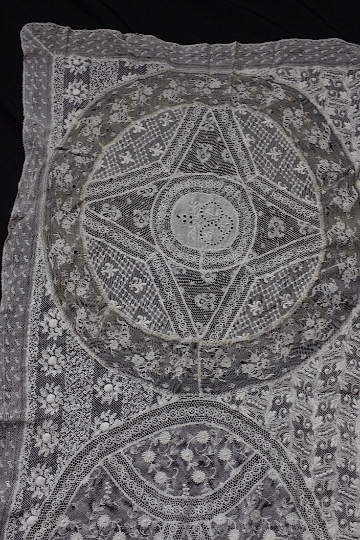 dentelle  antique アンティークレース 刺繍 クロス 縦長 .FR a l'epoque