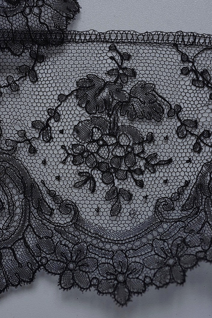 dentelle antique antique lace chantilly blonde shawl