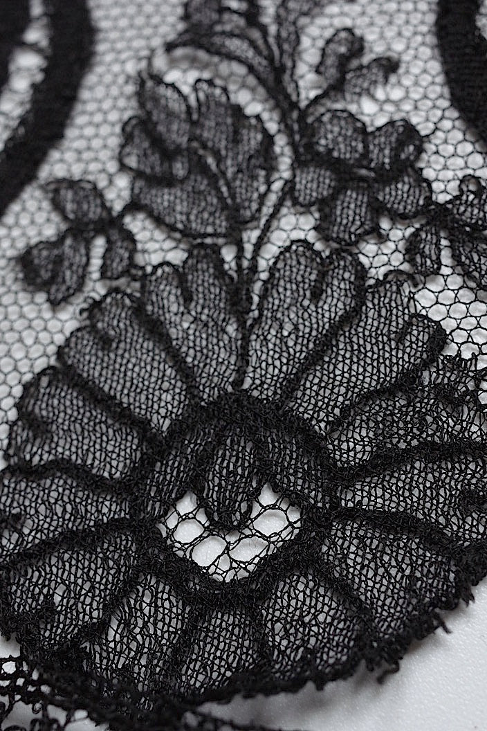 dentelle antique アンティークレース シャンティイ ブロンド mix .FR a l'epoque