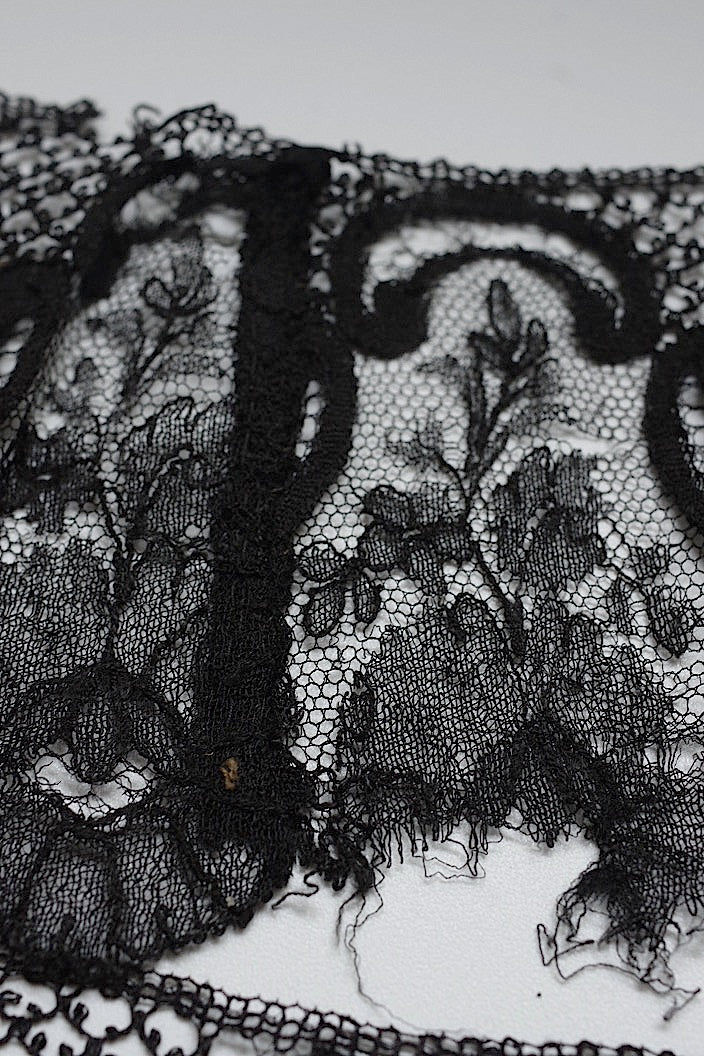 dentelle antique アンティークレース シャンティイ ブロンド mix .FR a l'epoque