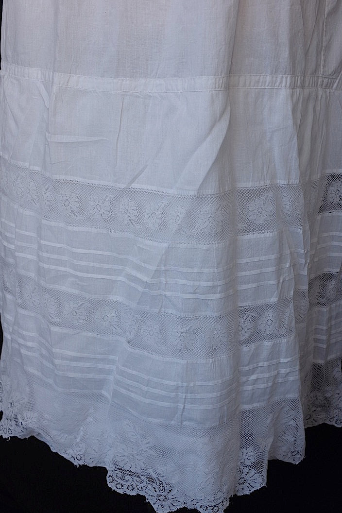 vêtement antique antique embroidered lace dress