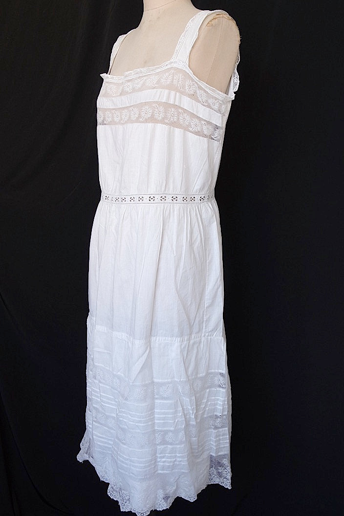 vêtement antique antique embroidered lace dress