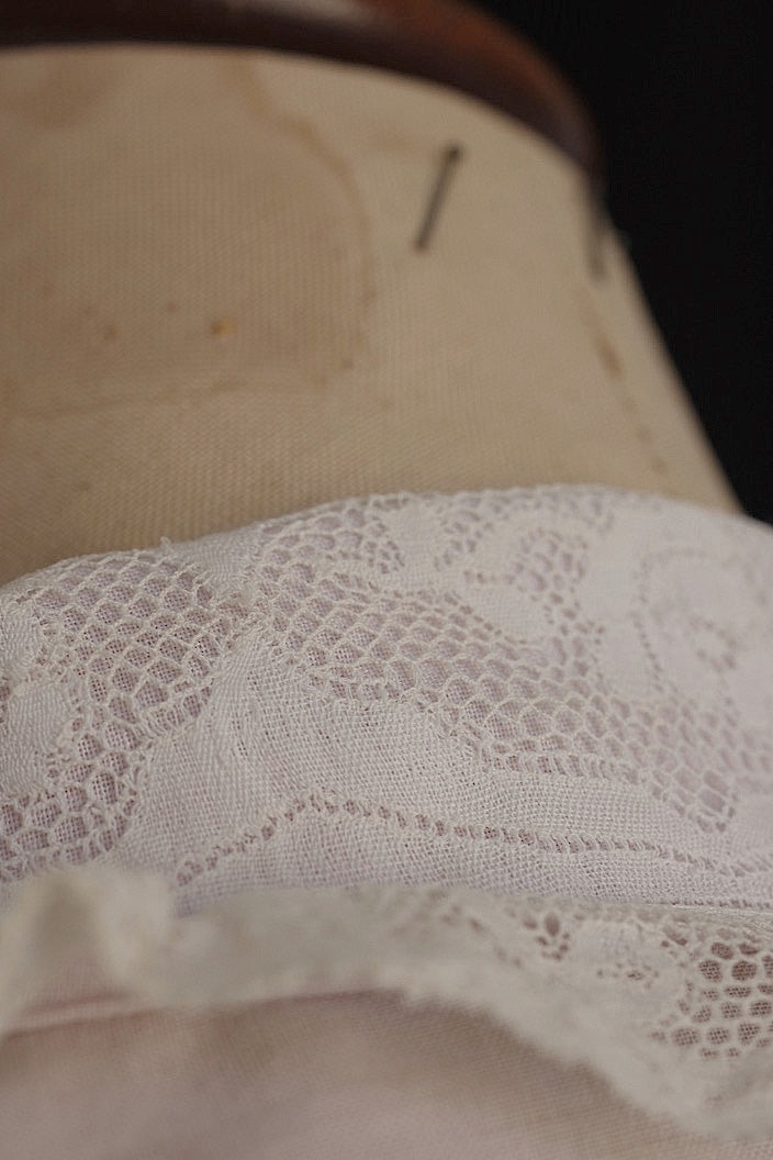 vêtement antique antique embroidered lace dress
