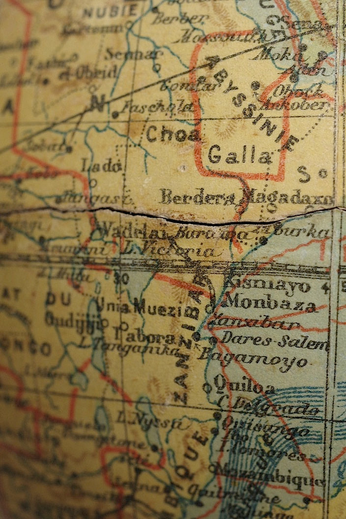 Globe terrestre antique アンティーク地球儀 .FR a l'epoque