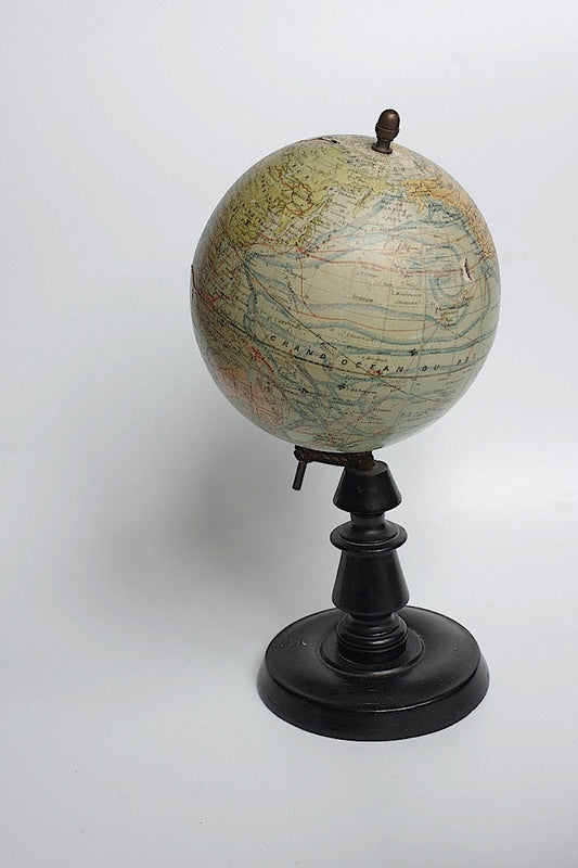 Globe terrestre antique アンティーク地球儀 .FR a l'epoque