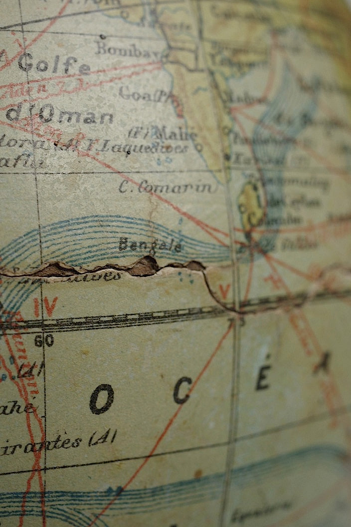 Globe terrestre antique アンティーク地球儀 .FR a l'epoque