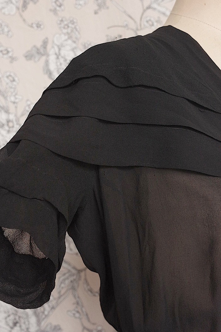 vêtement antique アンティークシフォンワンピース あった場合東さまにご連絡 .FR a l'epoque