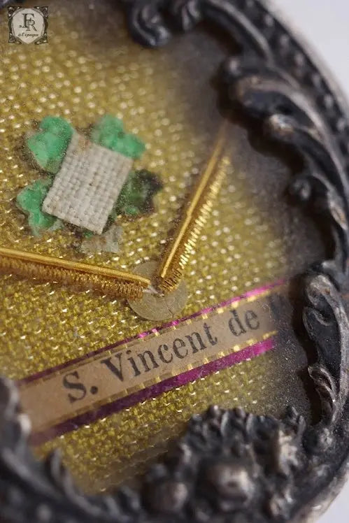 Médaillon reliquaire アンティークメダイ .FR A Ll'EPOQUE