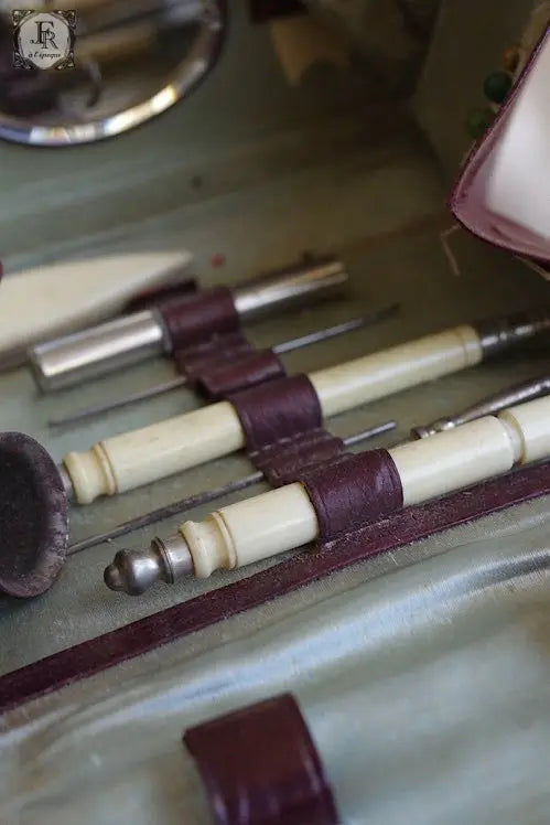 NECESSAIREE; OUVRAGE アンティーク 裁縫セット .FR a l'epoque