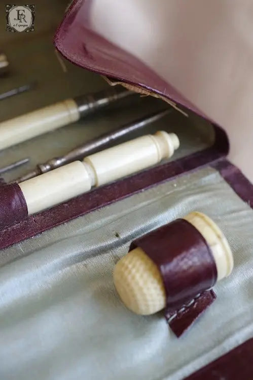 NECESSAIREE; OUVRAGE アンティーク 裁縫セット .FR a l'epoque