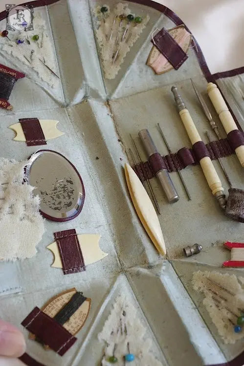 NECESSAIREE; OUVRAGE アンティーク 裁縫セット .FR a l'epoque