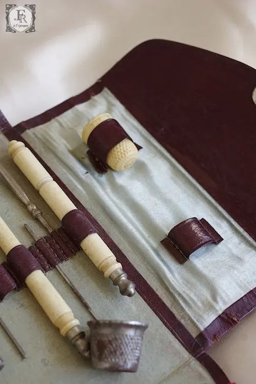 NECESSAIREE; OUVRAGE アンティーク 裁縫セット .FR a l'epoque