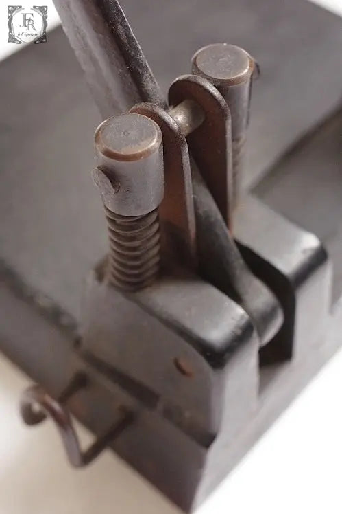 Perforatrice antique アンティーク穴あけ .FR A Ll'EPOQUE