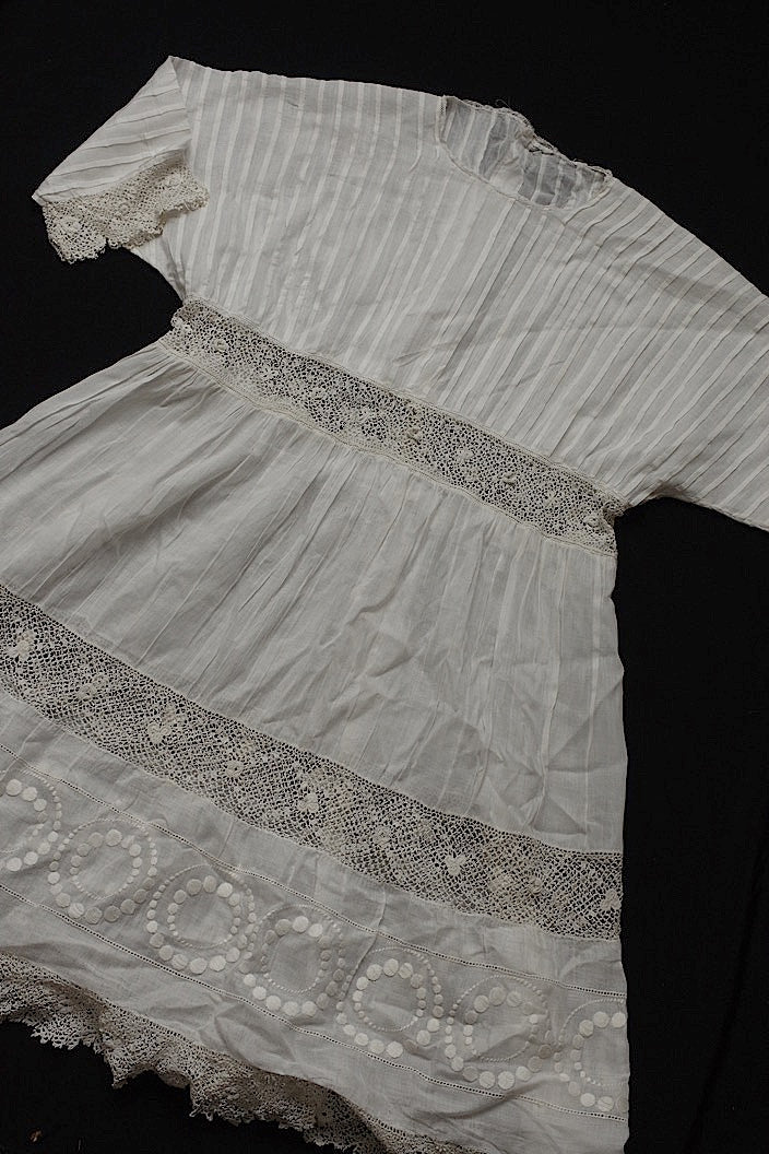 vêtement d'enfant antique アンティーク子供服　ワンピース1 .FR a l'epoque