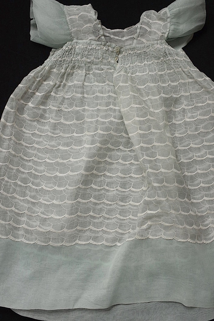 vêtement d'enfant antique antique children's clothing tablier dress