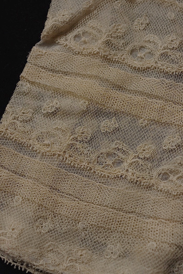 dentelle  antique　アンティークレース　袖　2つ