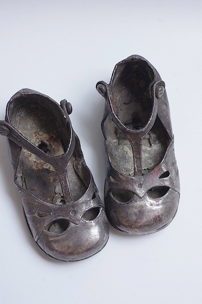 l'objet  antique　アンティークオブジェ　子供靴 .FR a l'epoque