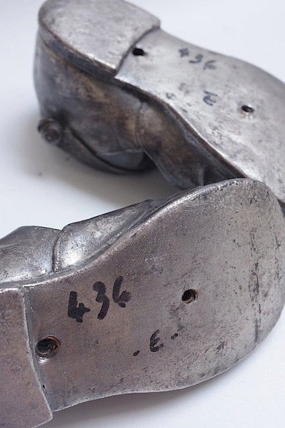 l'objet  antique　アンティークオブジェ　子供靴 .FR a l'epoque