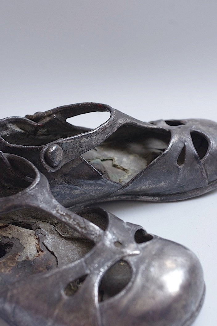l'objet chaussures antiques pour enfants