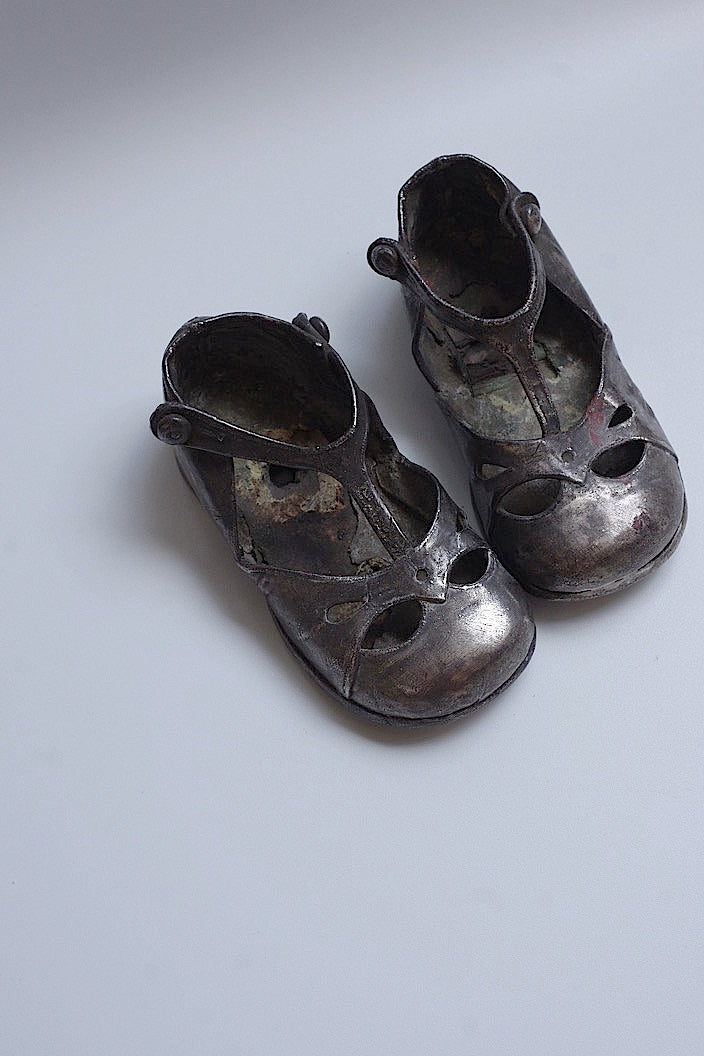 l'objet  antique　アンティークオブジェ　子供靴 .FR a l'epoque